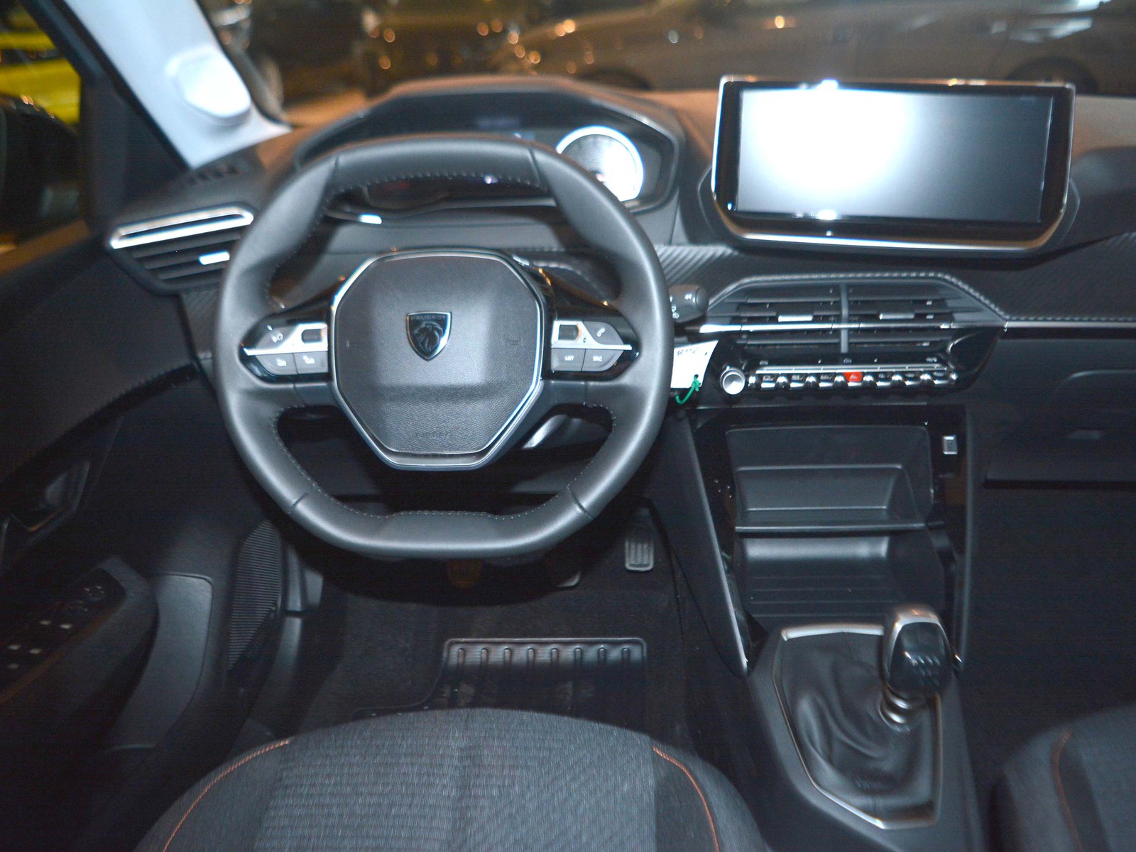 9 - Peugeot 208 1.2 puretech 100cv style s&s