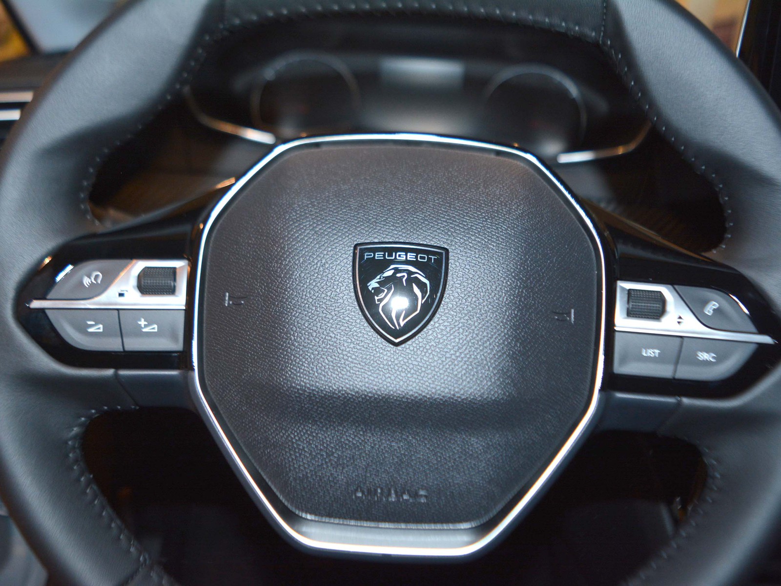 16 - Peugeot 208 1.2 puretech 100cv style s&s