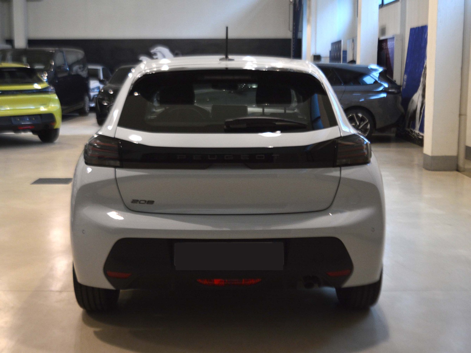 4 - Peugeot 208 1.2 puretech 100cv style s&s