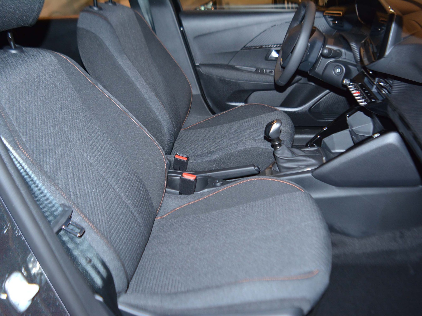 5 - Peugeot 208 1.2 puretech 100cv style s&s