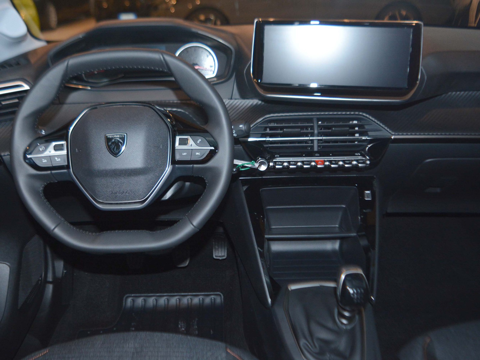 9 - Peugeot 208 1.2 puretech 100cv style s&s