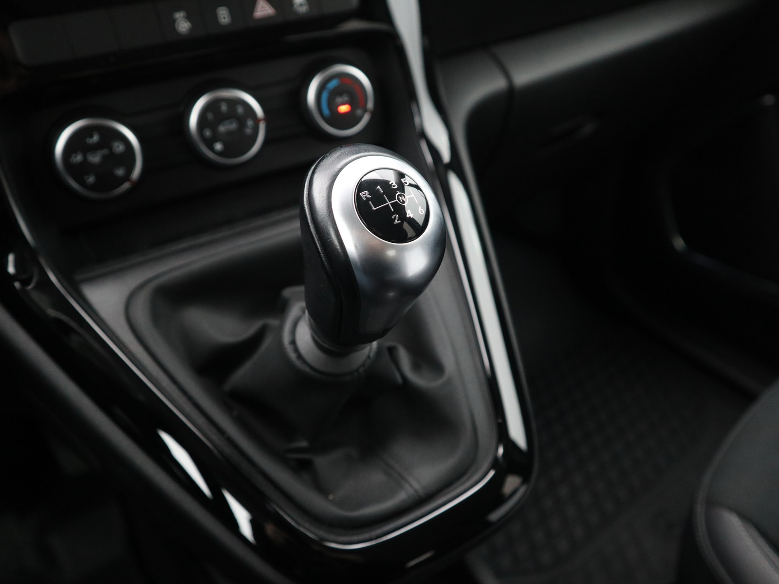 14 - Mercedes Vans Classe T long 180 d sport