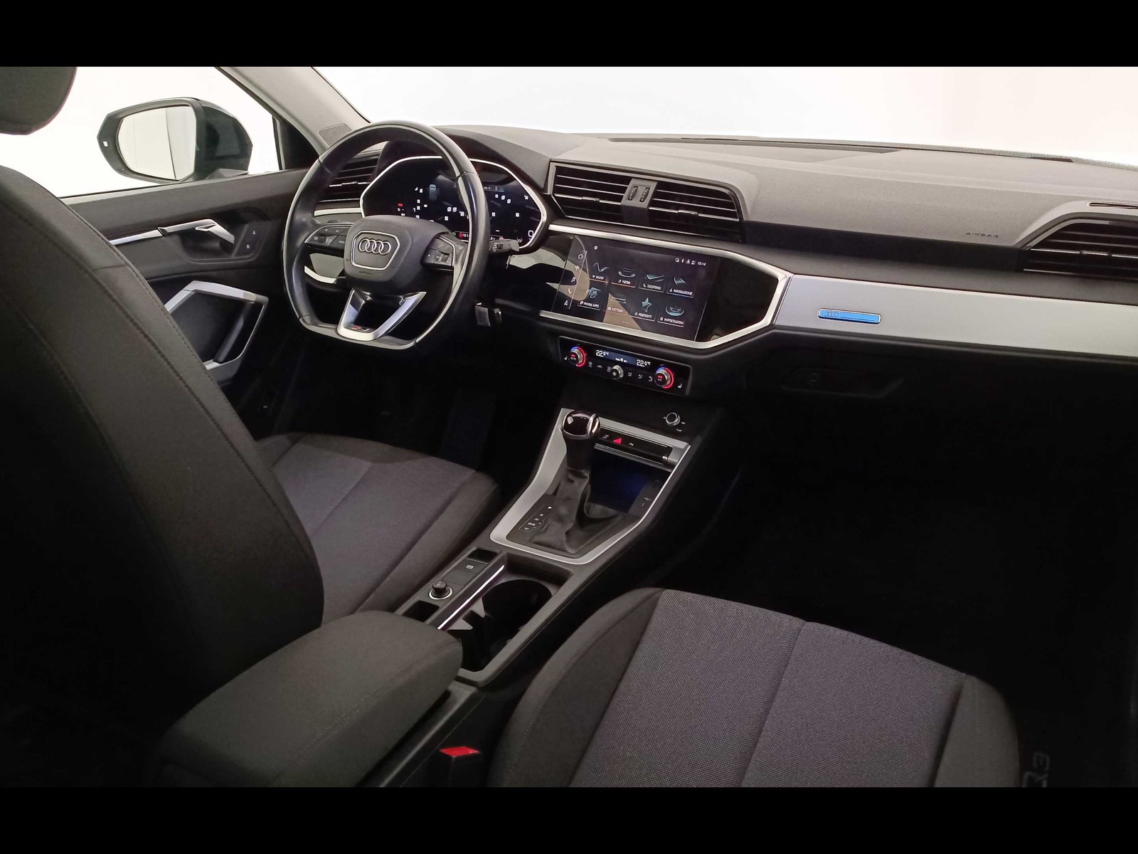 3 - Audi Q3 35 2.0 tdi s line edition s tronic