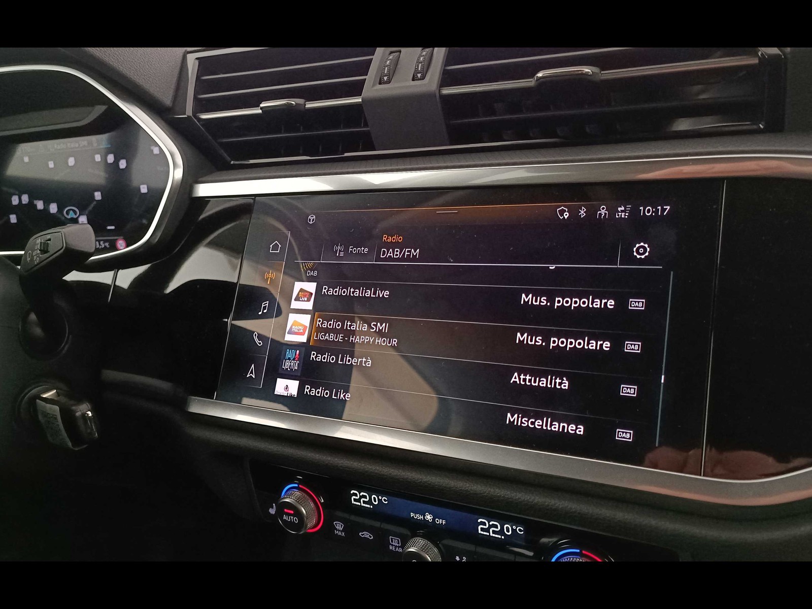 21 - Audi Q3 35 2.0 tdi s line edition s tronic