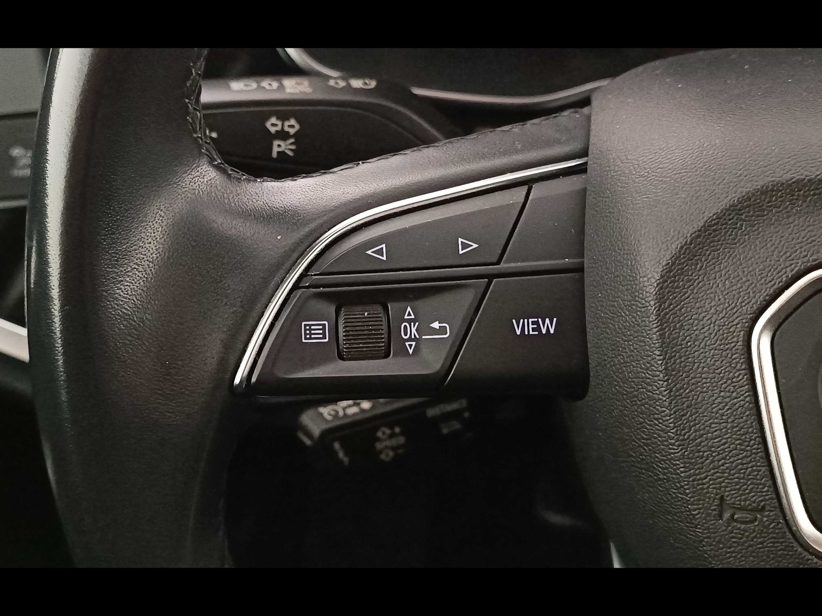 22 - Audi Q3 35 2.0 tdi s line edition s tronic