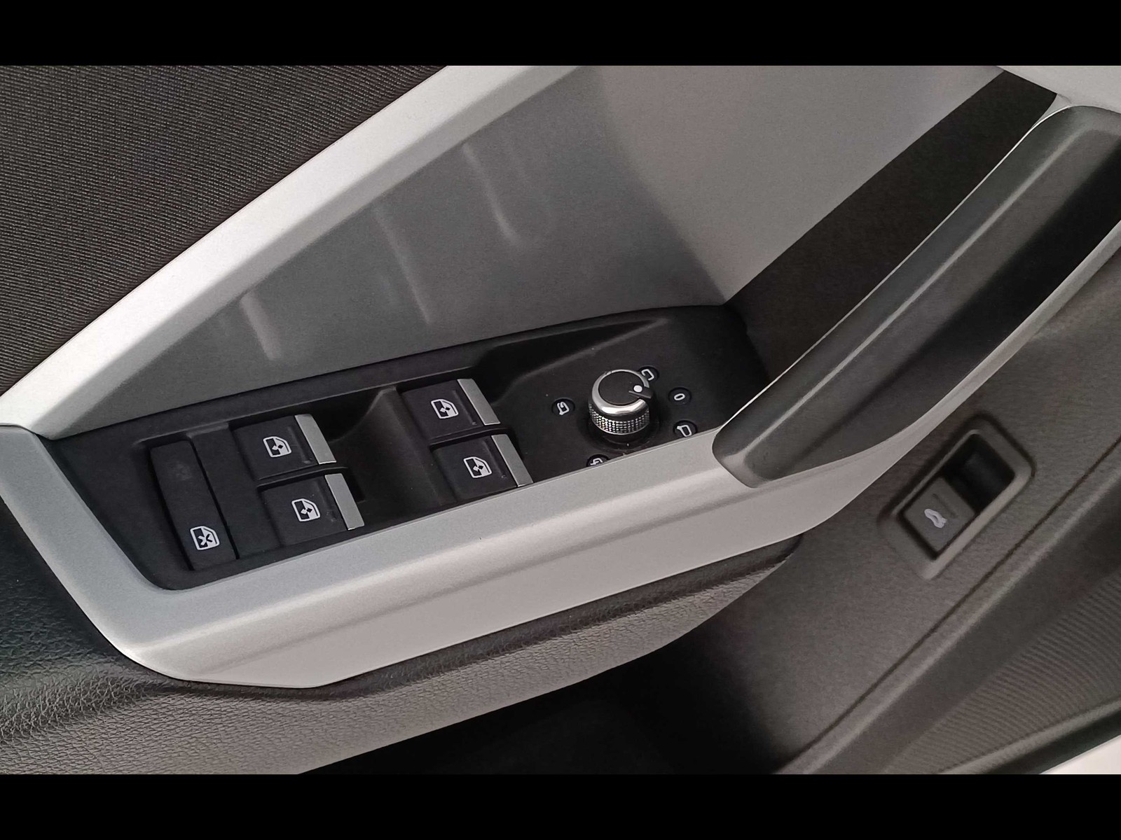 27 - Audi Q3 35 2.0 tdi s line edition s tronic