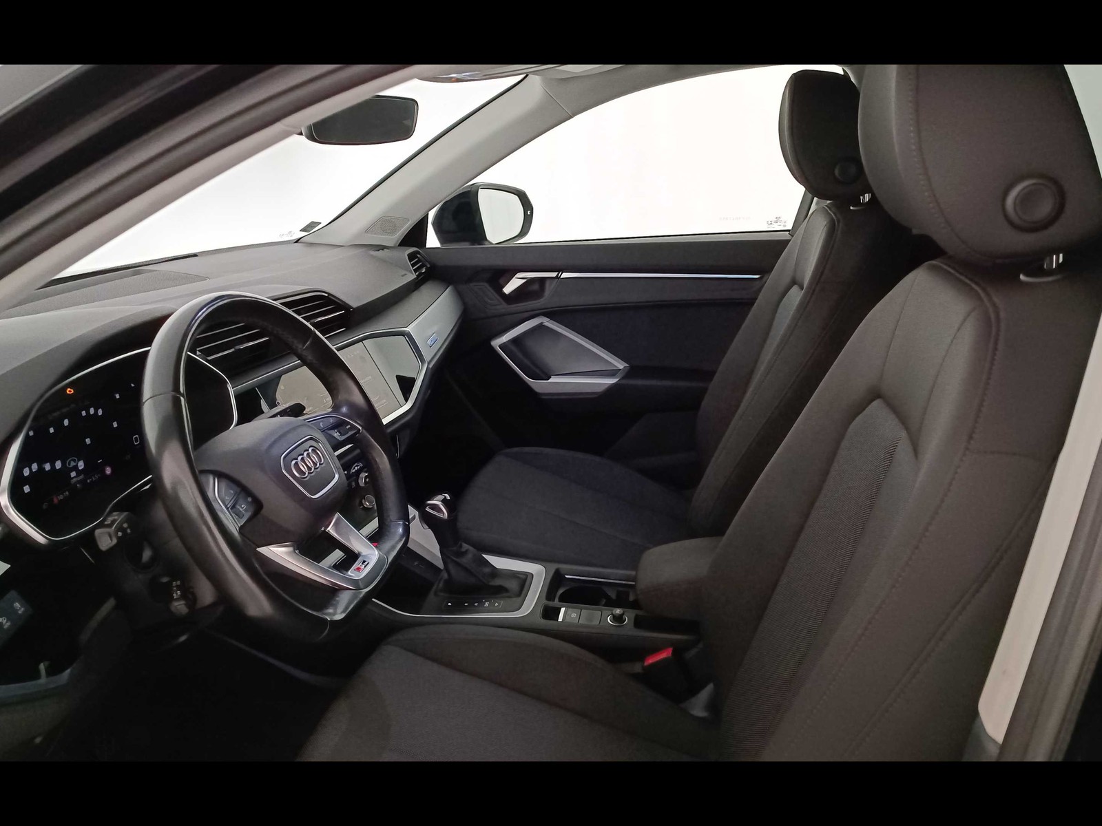 33 - Audi Q3 35 2.0 tdi s line edition s tronic