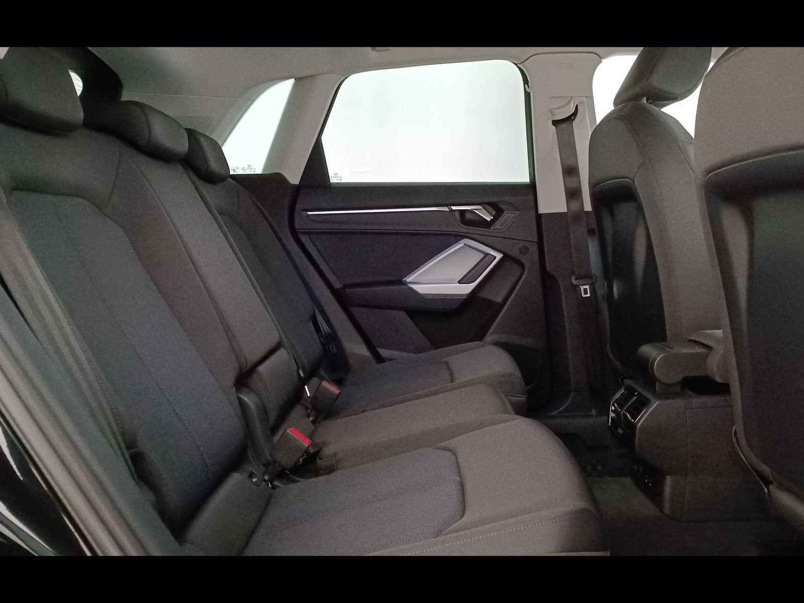 34 - Audi Q3 35 2.0 tdi s line edition s tronic