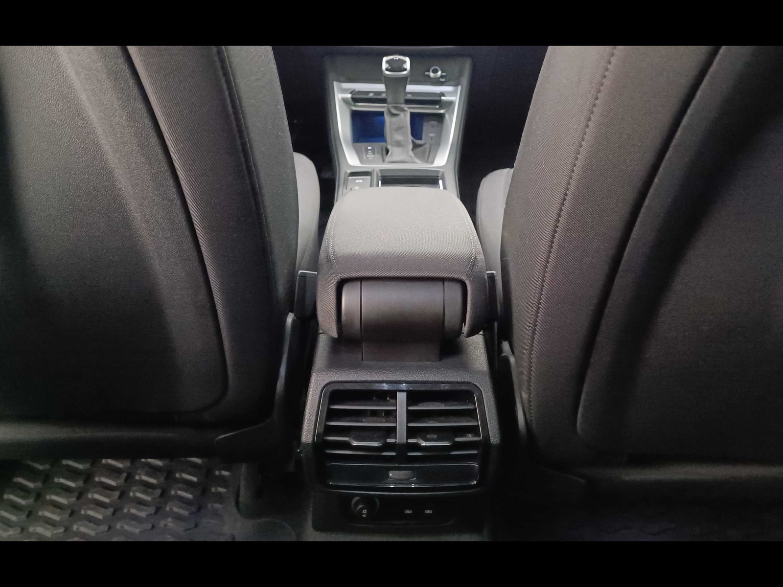 36 - Audi Q3 35 2.0 tdi s line edition s tronic