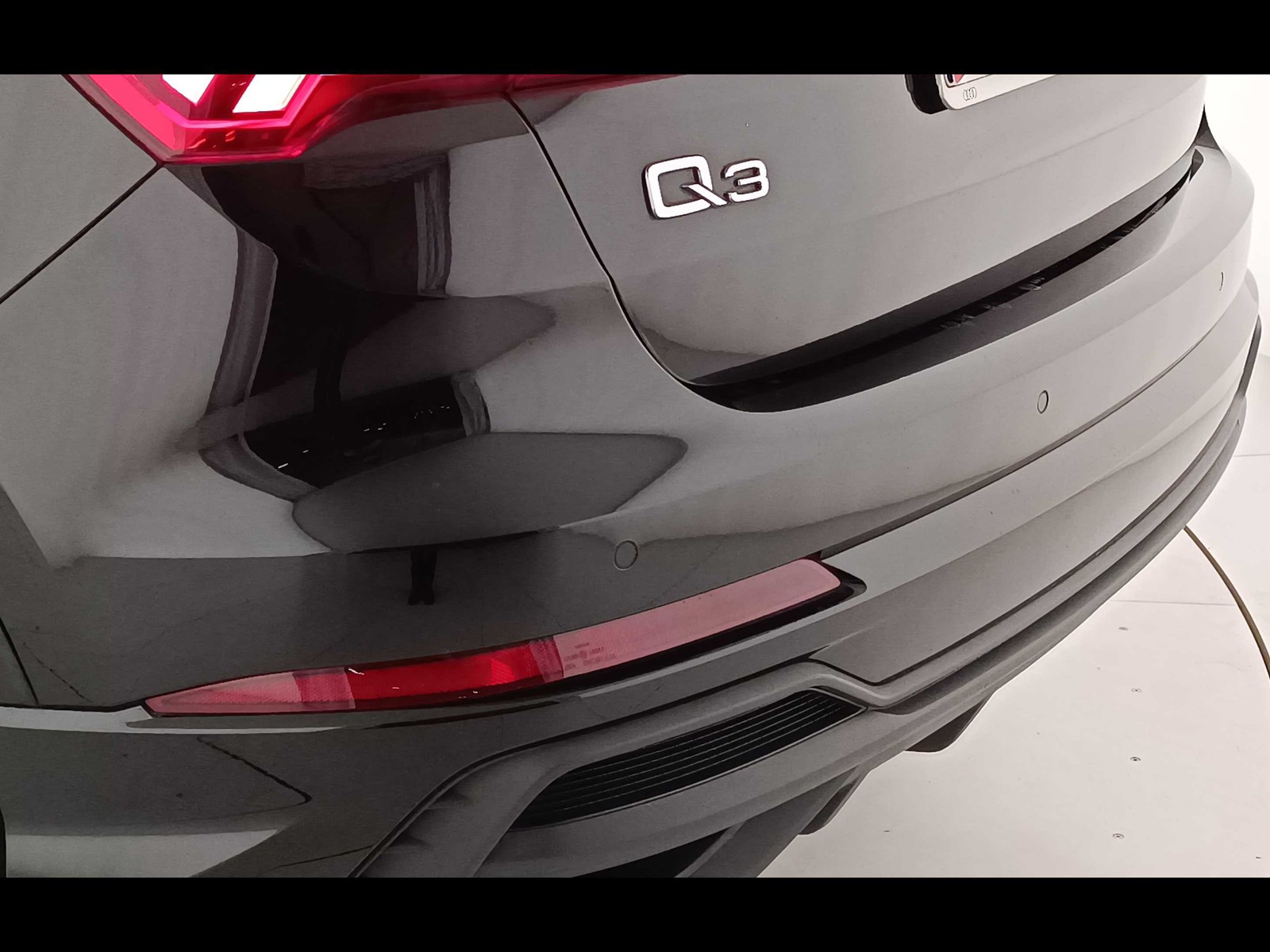 42 - Audi Q3 35 2.0 tdi s line edition s tronic