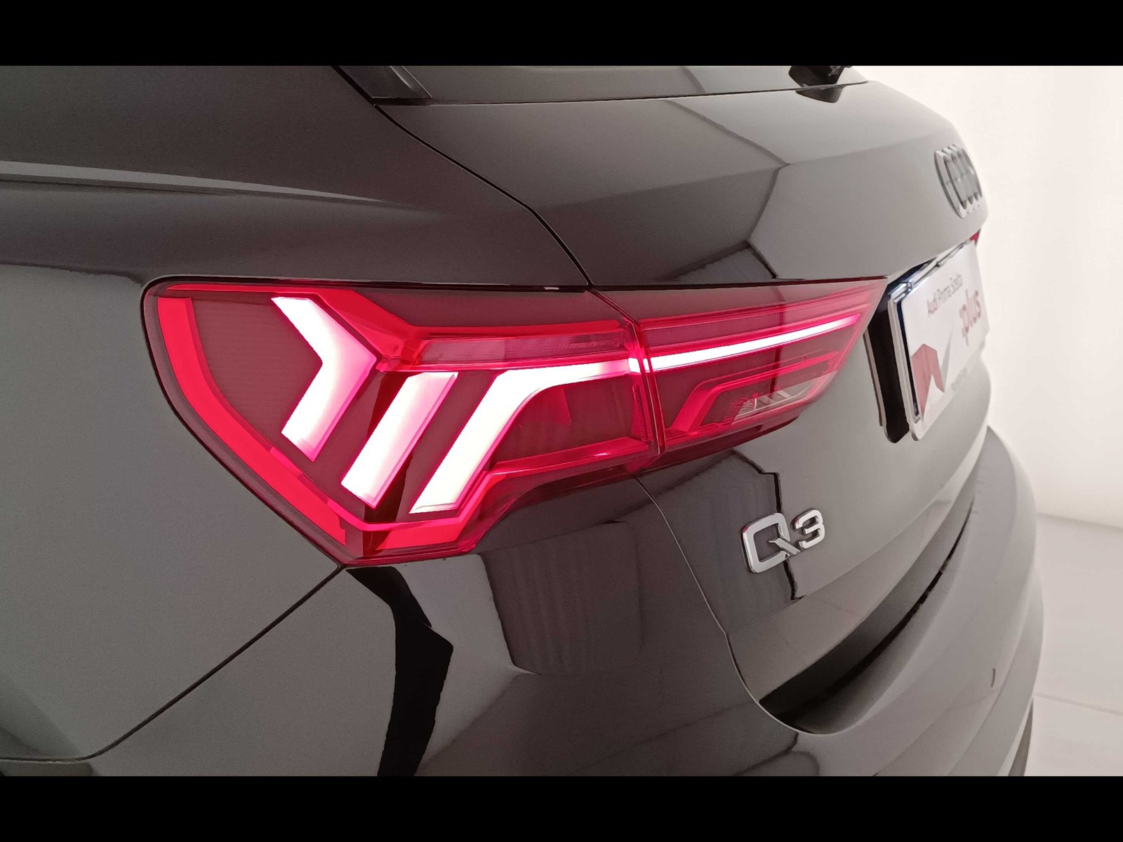 45 - Audi Q3 35 2.0 tdi s line edition s tronic