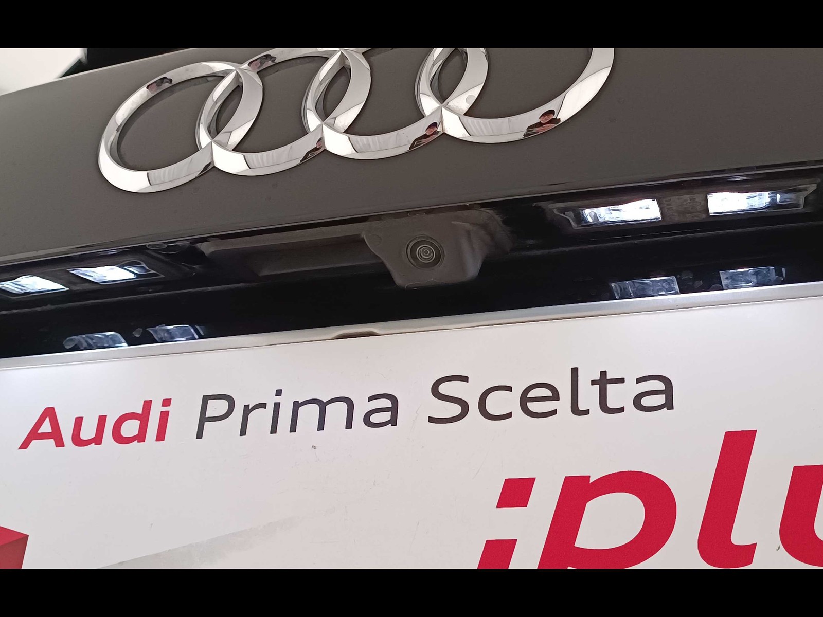 8 - Audi Q3 35 2.0 tdi s line edition s tronic