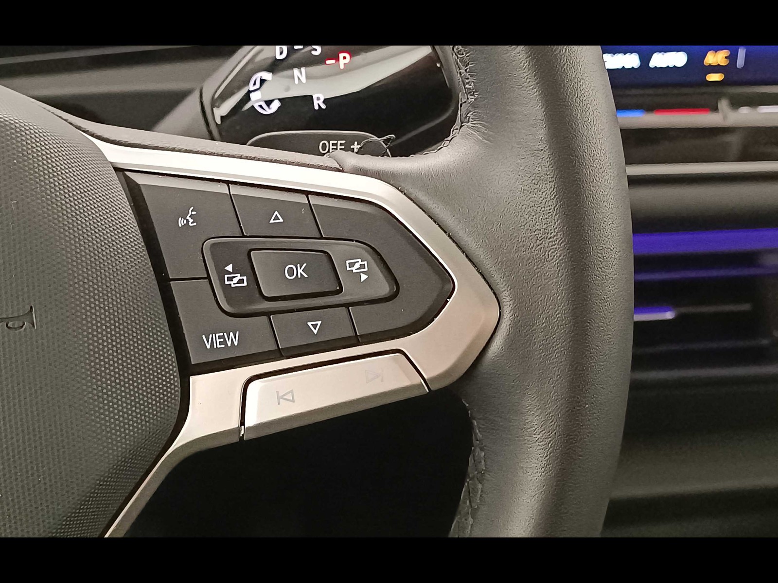 26 - Volkswagen Tiguan 2.0 tdi scr 150cv life dsg