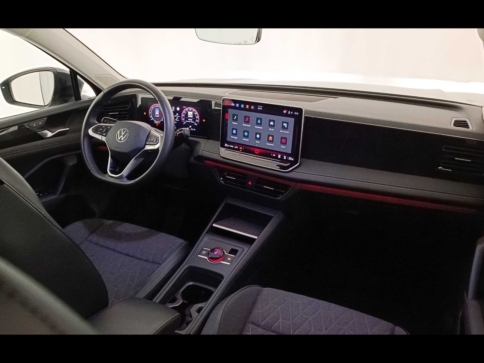 6 - Volkswagen Tiguan 2.0 tdi scr 150cv life dsg