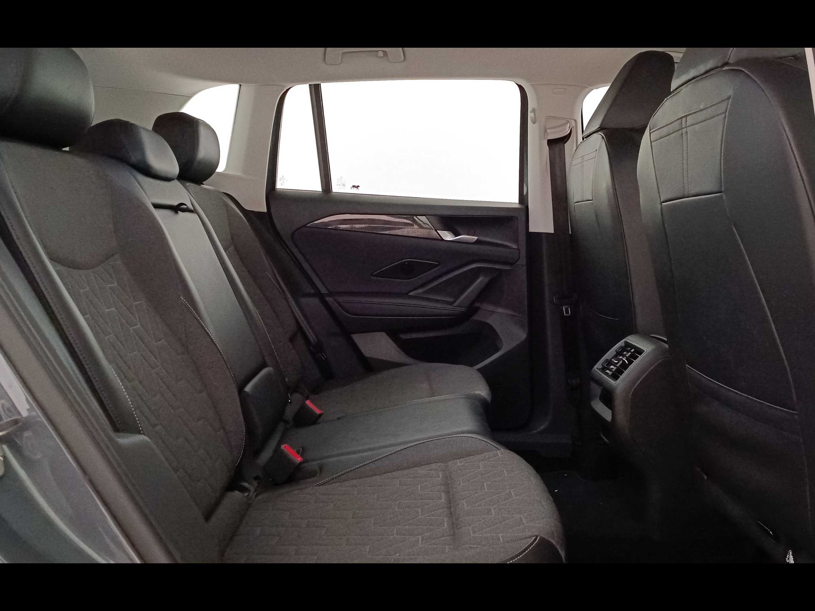 9 - Volkswagen Tiguan 2.0 tdi scr 150cv life dsg