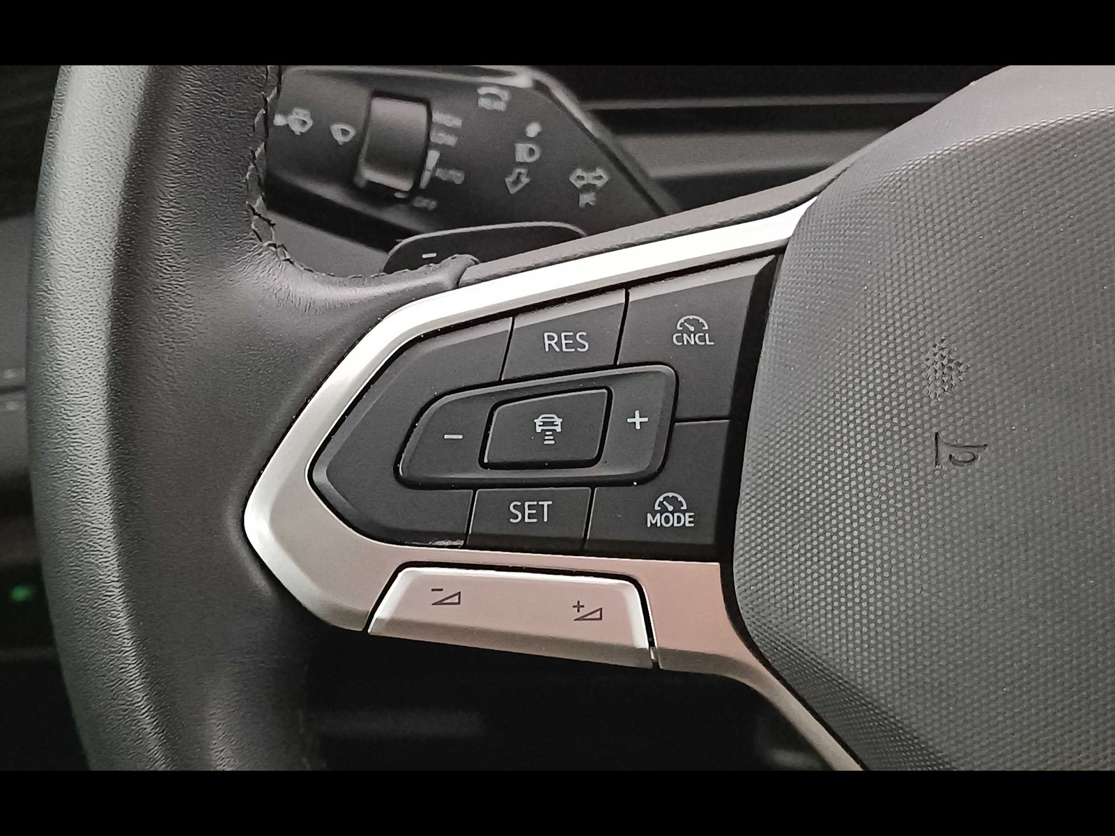 23 - Volkswagen Tiguan 2.0 tdi scr 150cv life dsg