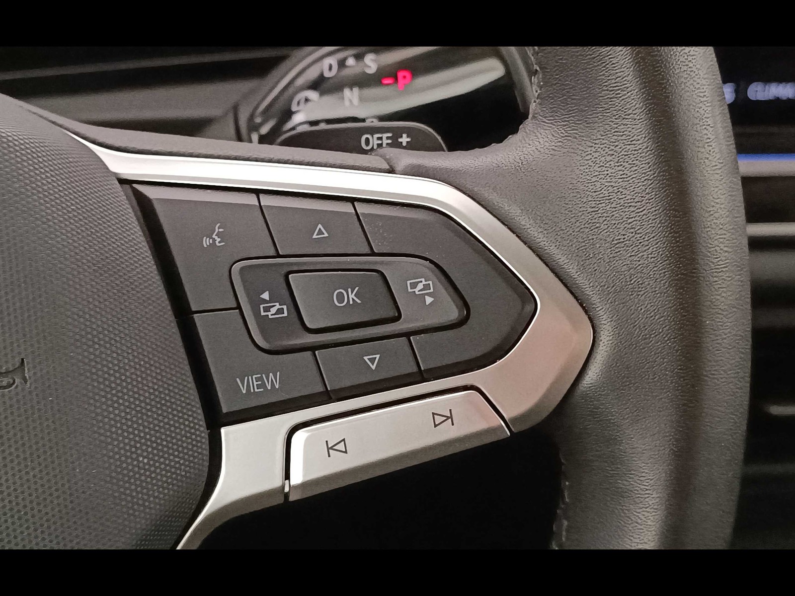 24 - Volkswagen Tiguan 2.0 tdi scr 150cv life dsg