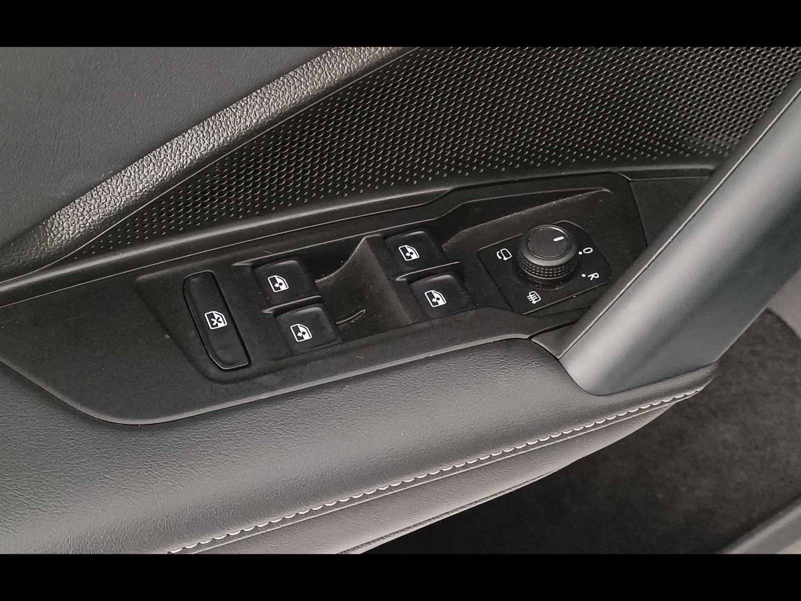 27 - Volkswagen Tiguan 2.0 tdi scr 150cv life dsg