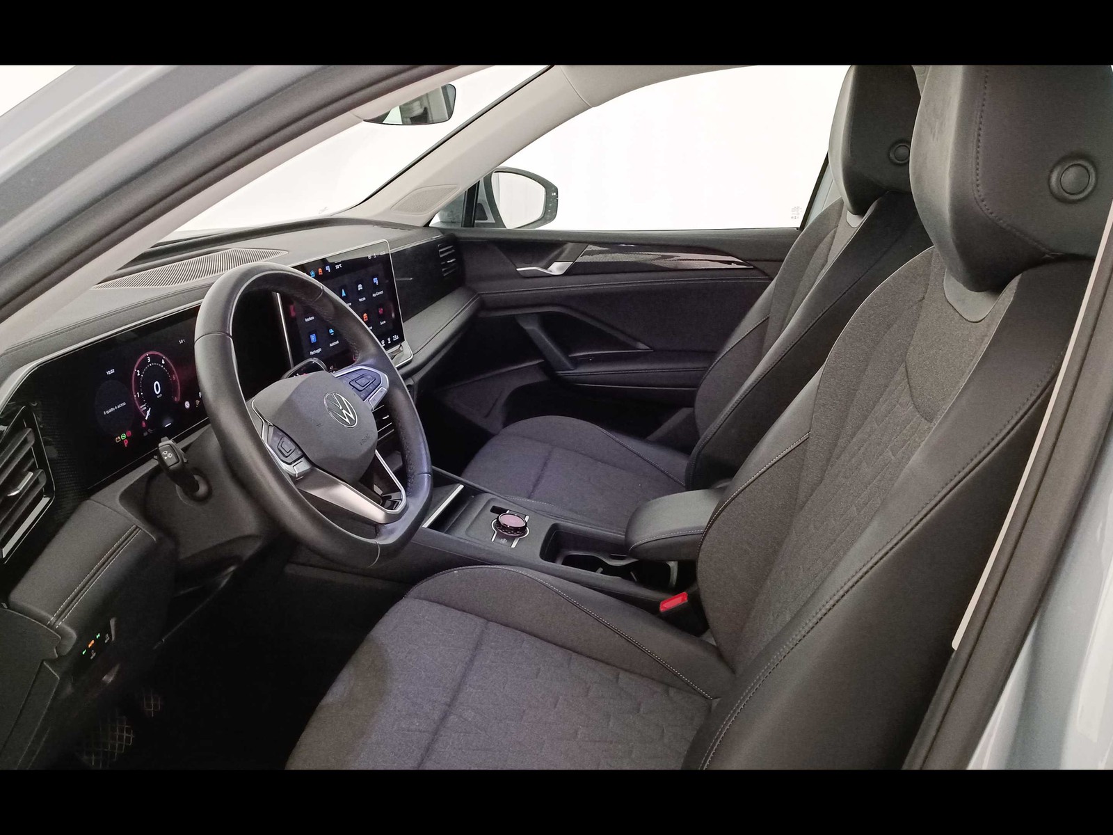 32 - Volkswagen Tiguan 2.0 tdi scr 150cv life dsg