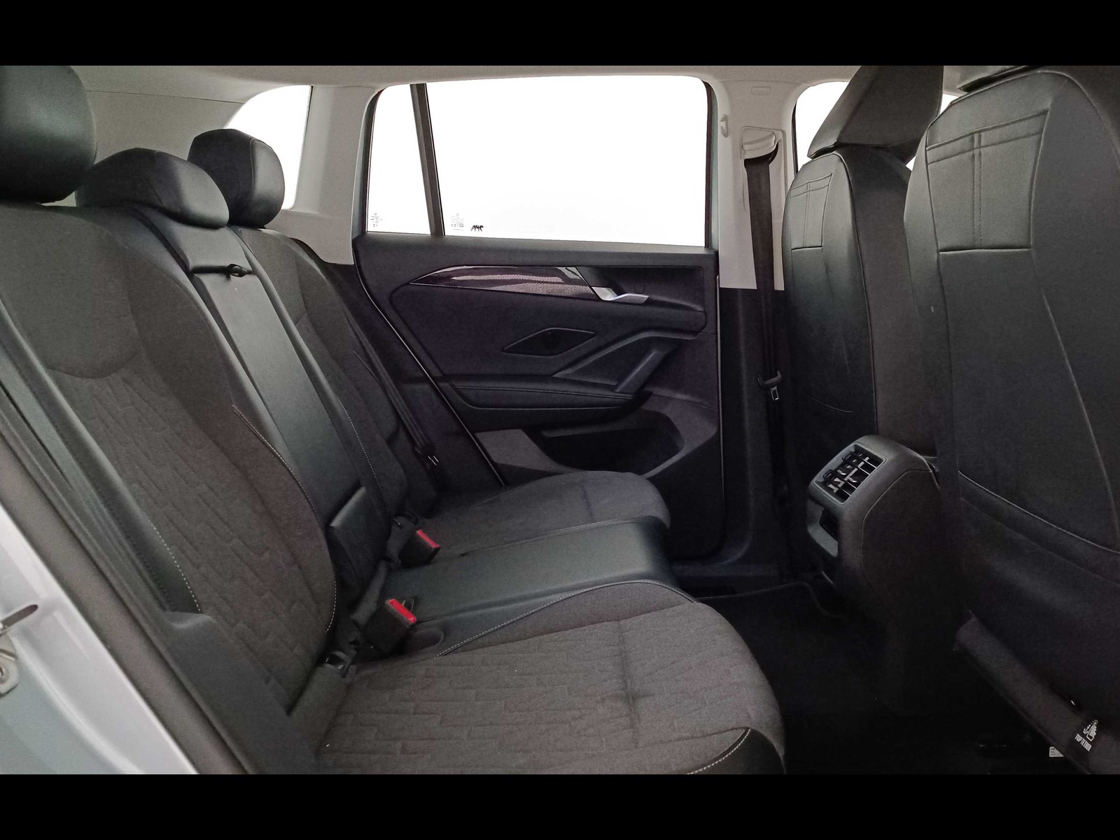 9 - Volkswagen Tiguan 2.0 tdi scr 150cv life dsg