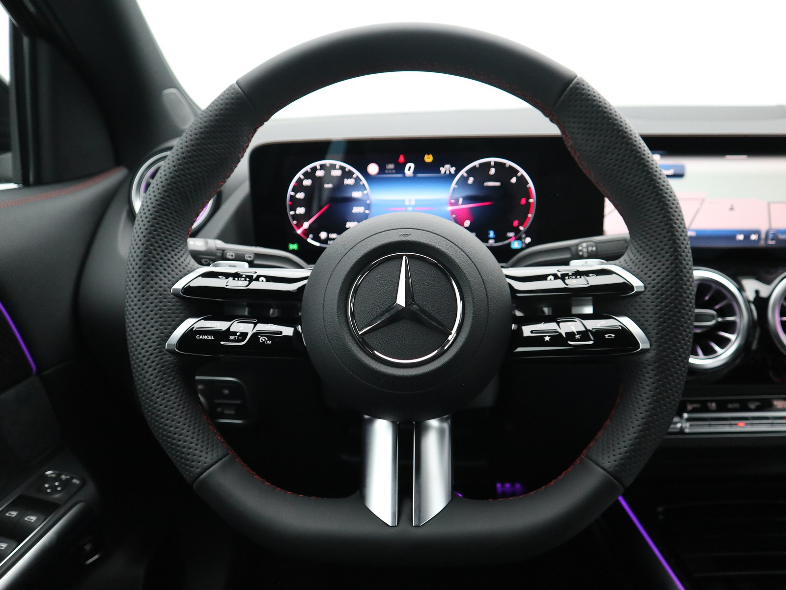 15 - Mercedes GLA 200 d amg line premium 8g-dct