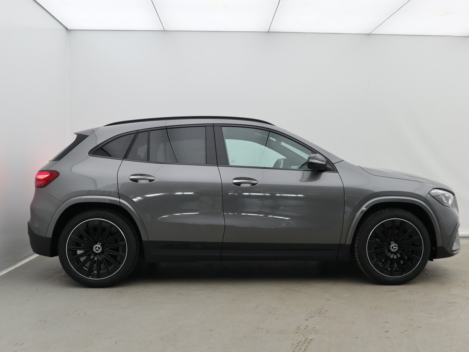 3 - Mercedes GLA 200 d amg line premium 8g-dct
