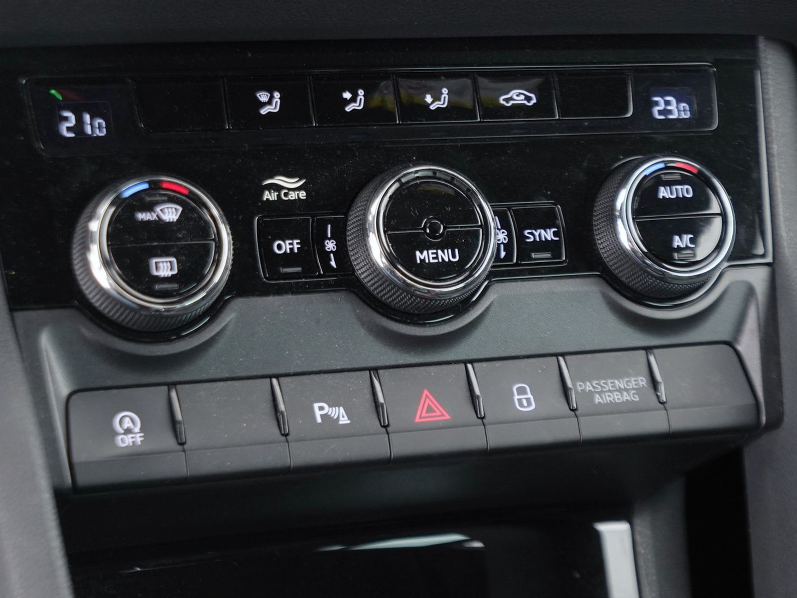 27 - Skoda Karoq 1.5 tsi act sportline dsg