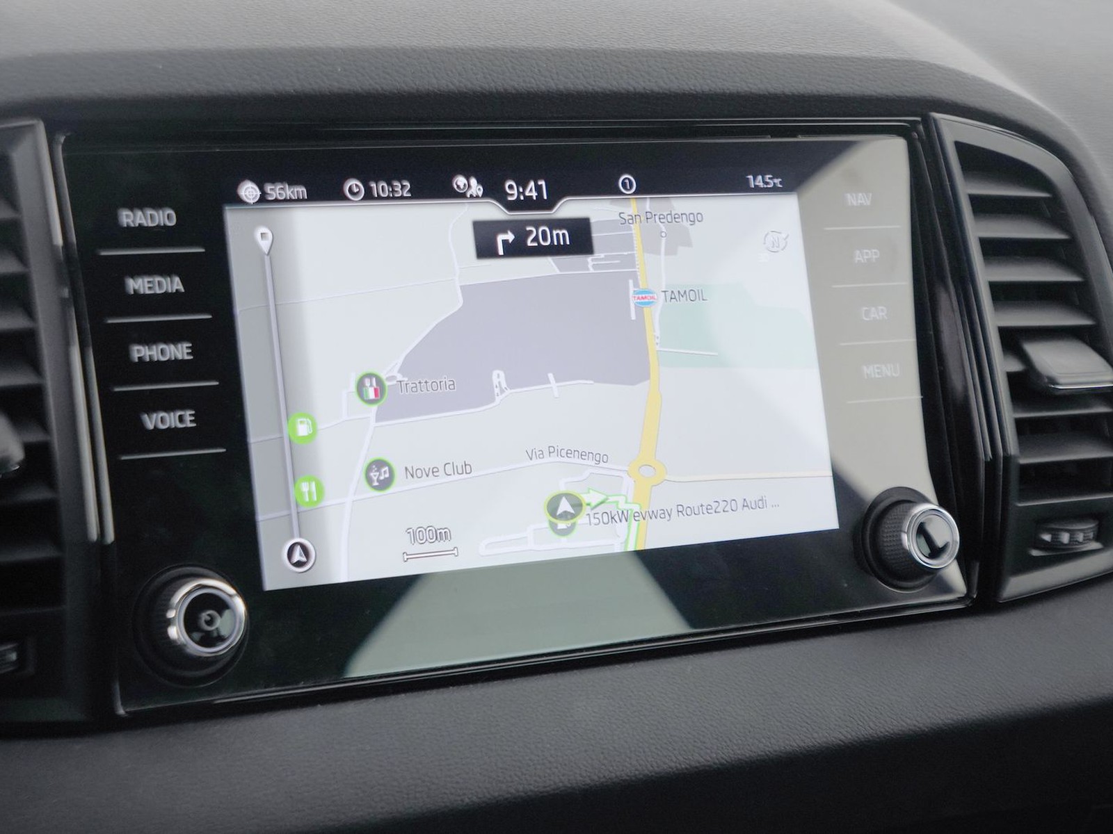 32 - Skoda Karoq 1.5 tsi act sportline dsg