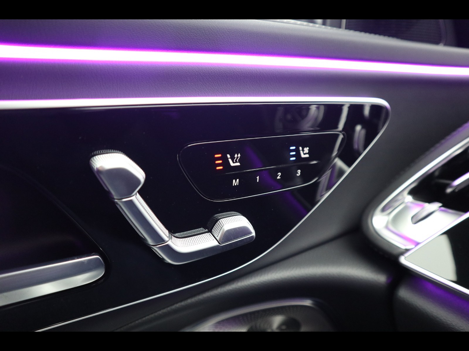 15 - Mercedes Classe E station wagon 220 d amg line premium 4matic 9g-tronic