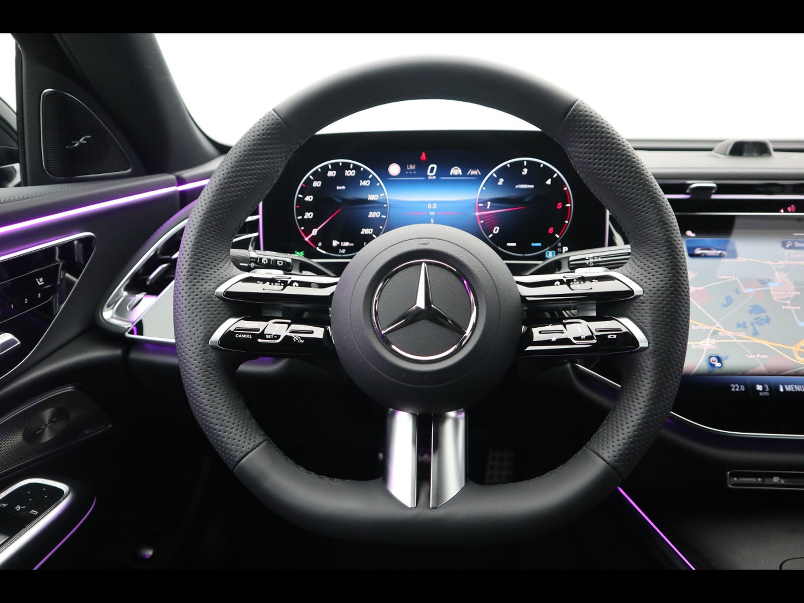 17 - Mercedes Classe E station wagon 220 d amg line premium 4matic 9g-tronic