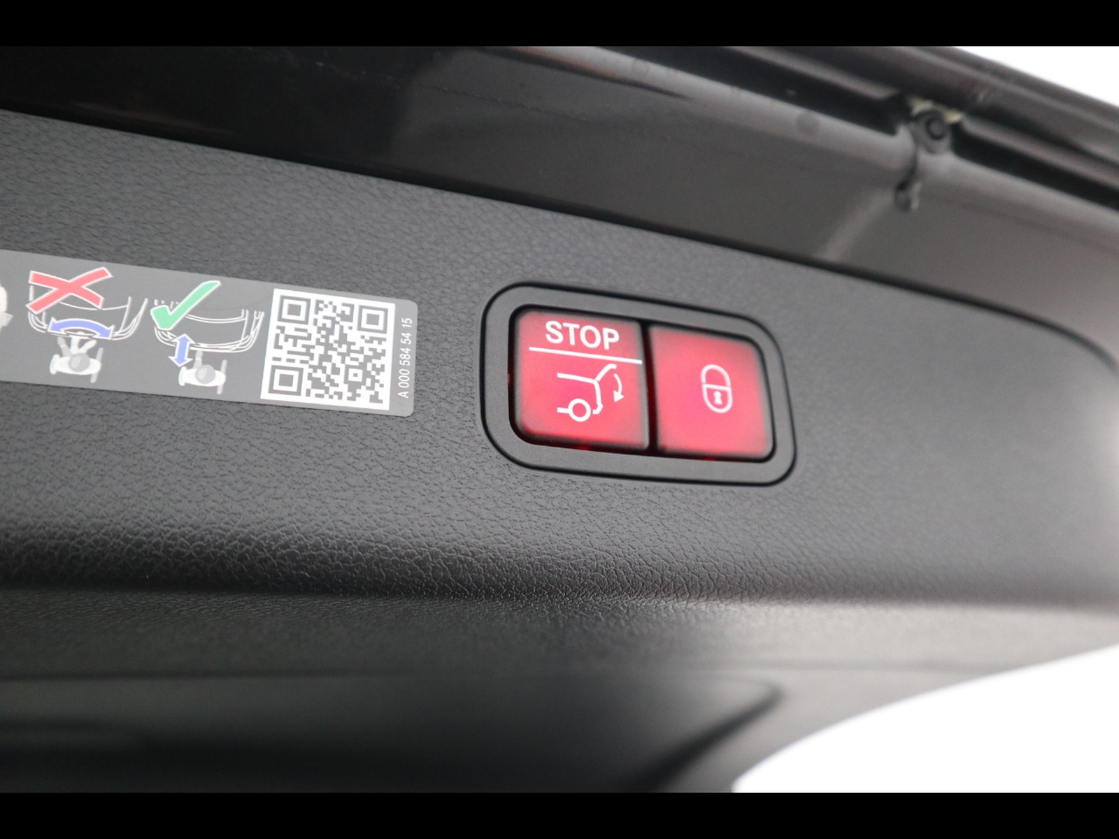 18 - Mercedes Classe E station wagon 220 d amg line premium 4matic 9g-tronic