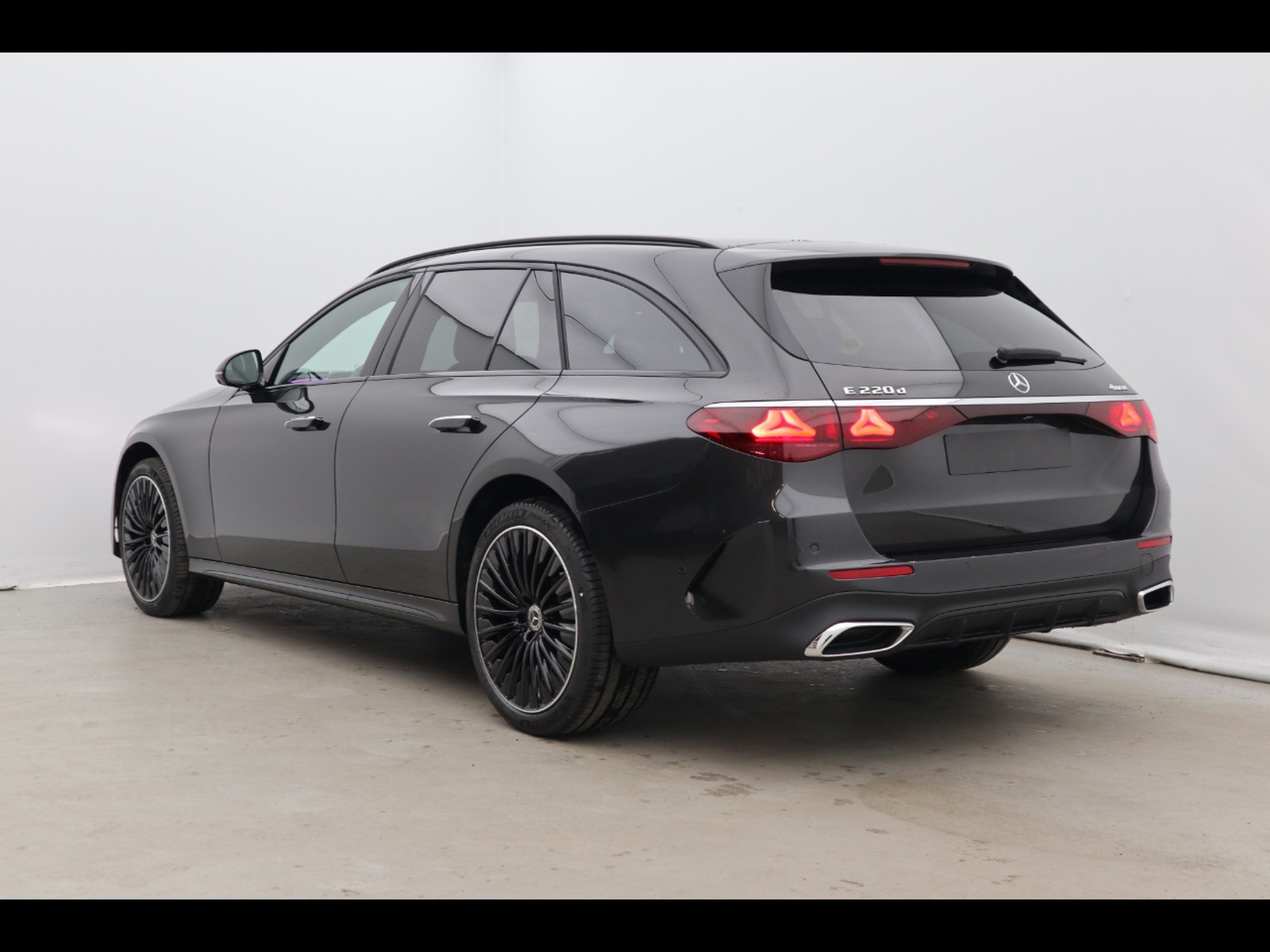 5 - Mercedes Classe E station wagon 220 d amg line premium 4matic 9g-tronic