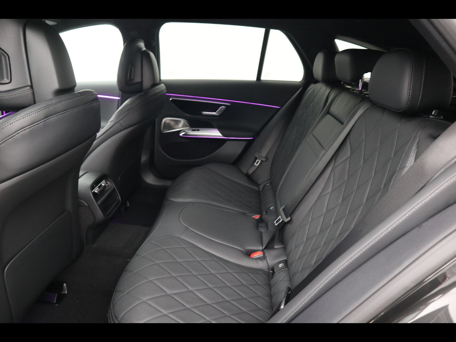 8 - Mercedes Classe E station wagon 220 d amg line premium 4matic 9g-tronic