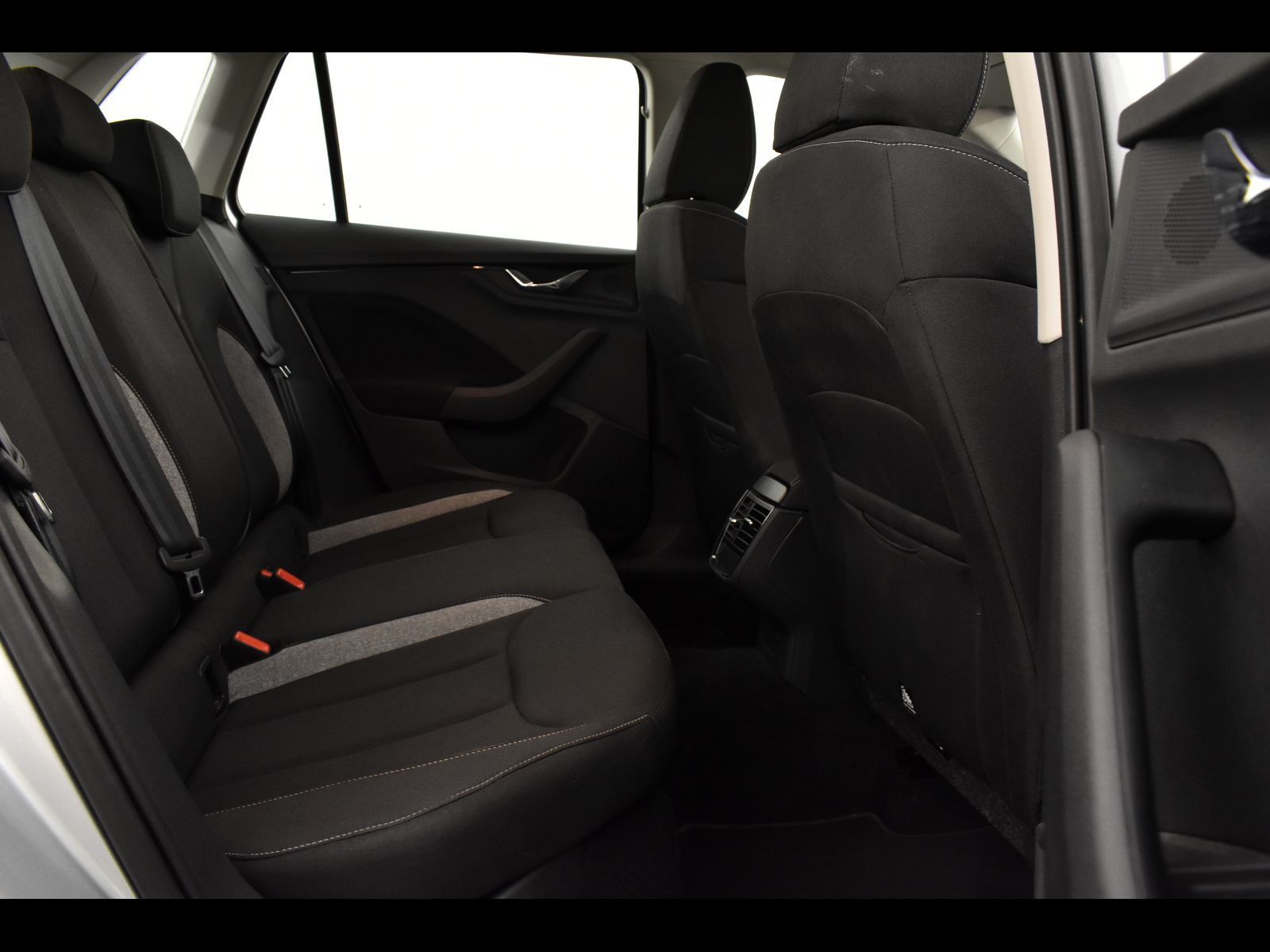 9 - Skoda Kamiq 1.0 tsi 95cv selection