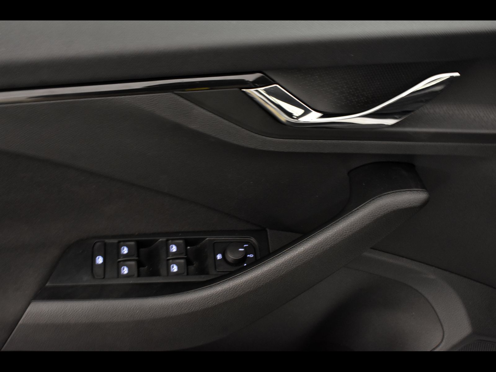 16 - Skoda Kamiq 1.0 tsi 95cv selection