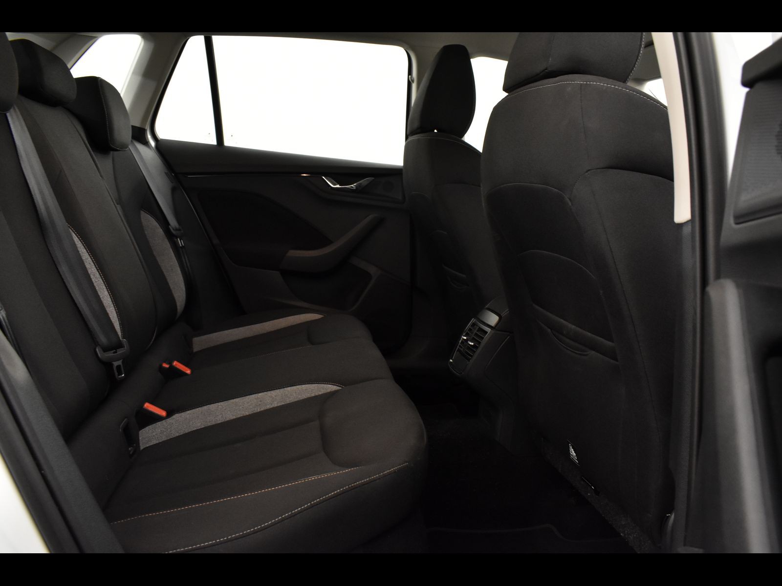 9 - Skoda Kamiq 1.0 tsi 95cv selection