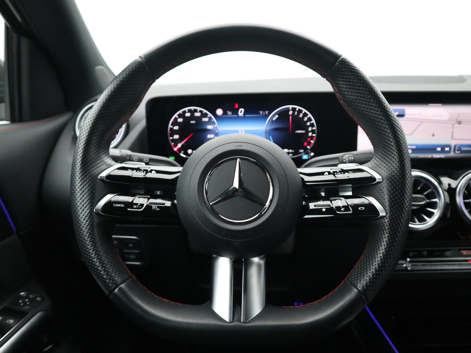 17 - Mercedes GLA 250 e plug-in-hybrid amg line advanced plus 8g-dct