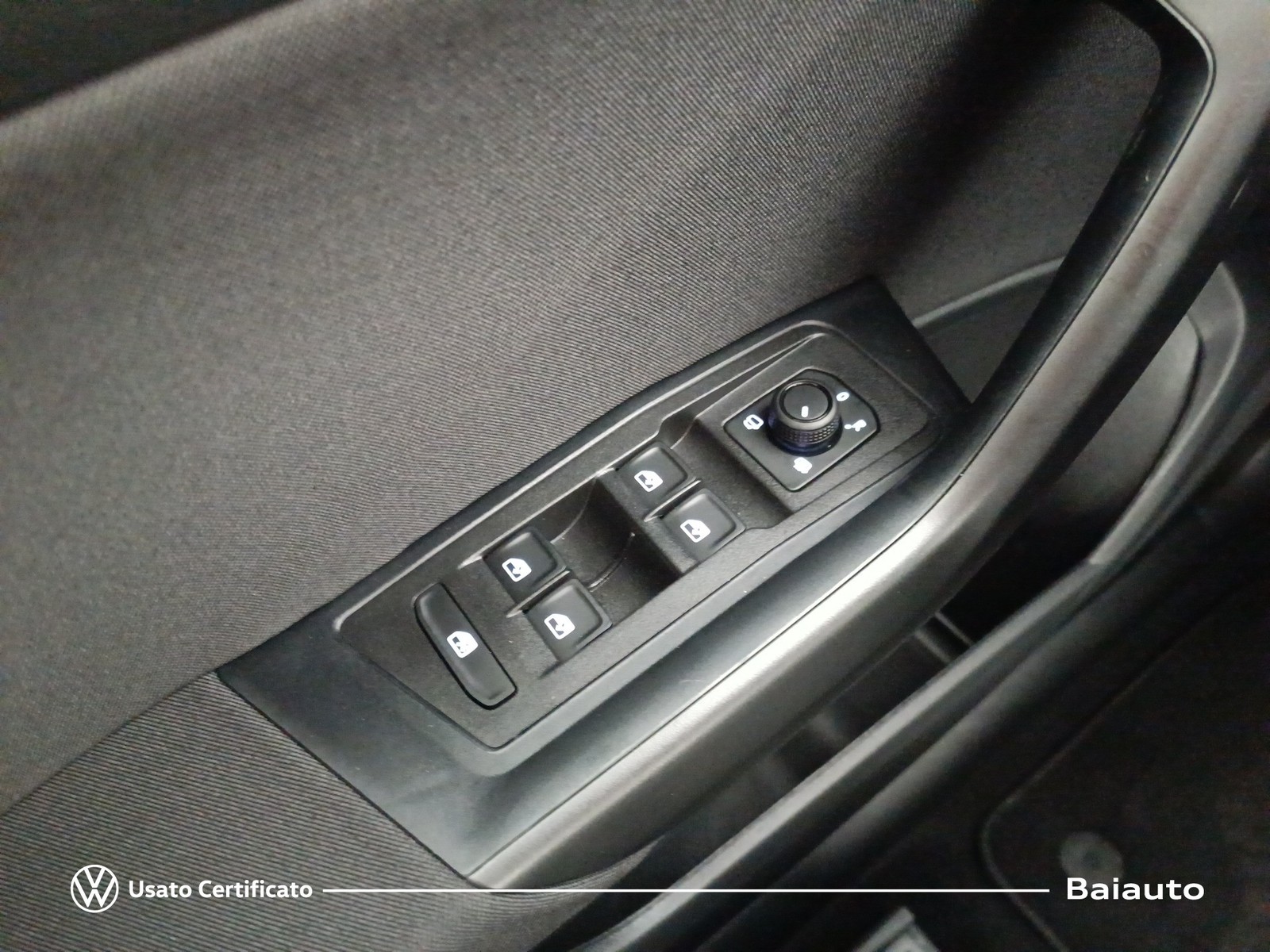 18 - Volkswagen T-Roc 2.0 tdi scr 150cv life dsg