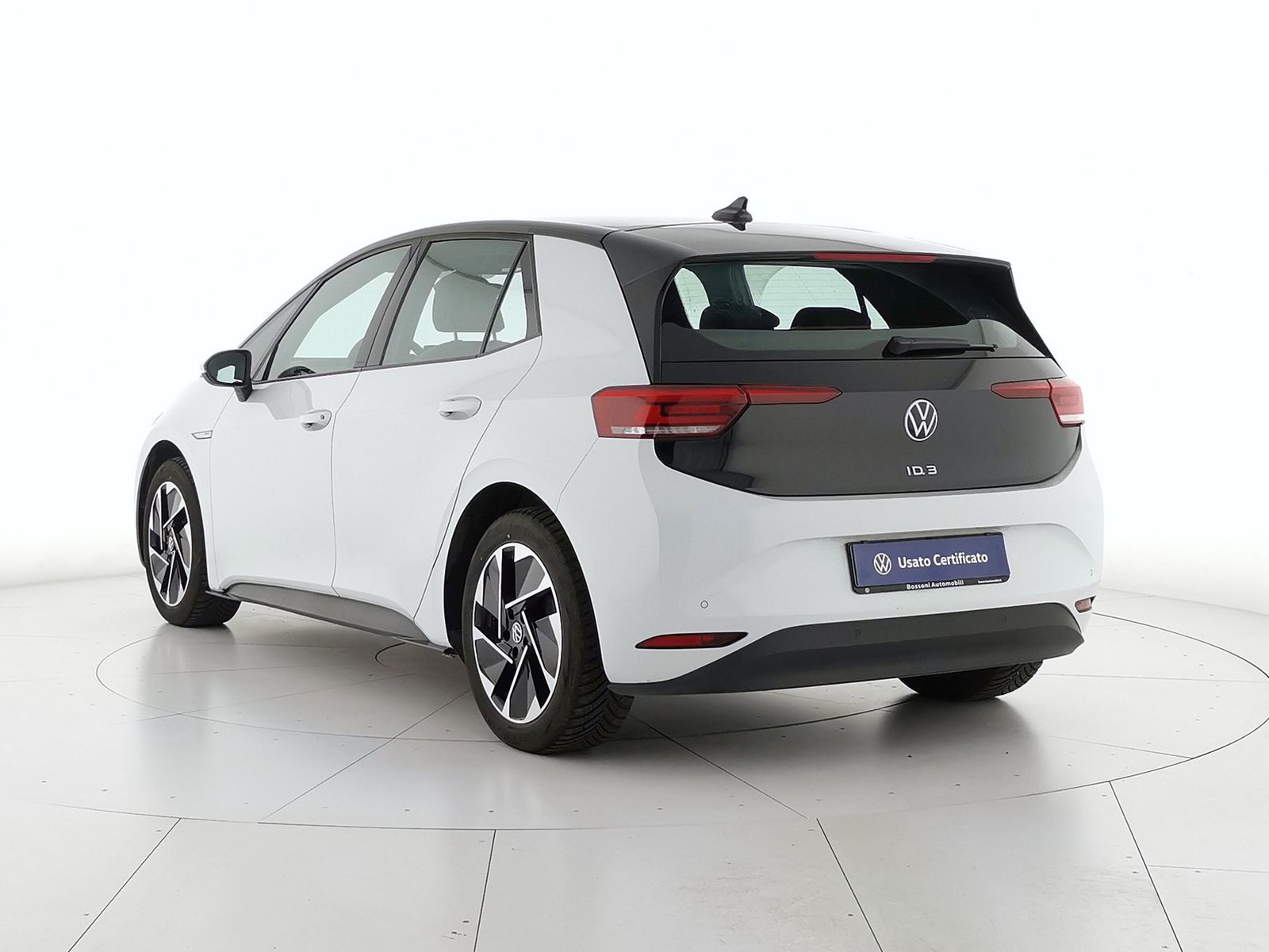 4 - Volkswagen ID.3 58 kwh pro performance active