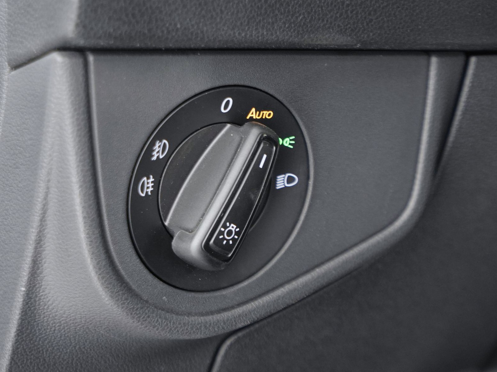 16 - Volkswagen Taigo 1.0 tsi 115cv r-line dsg