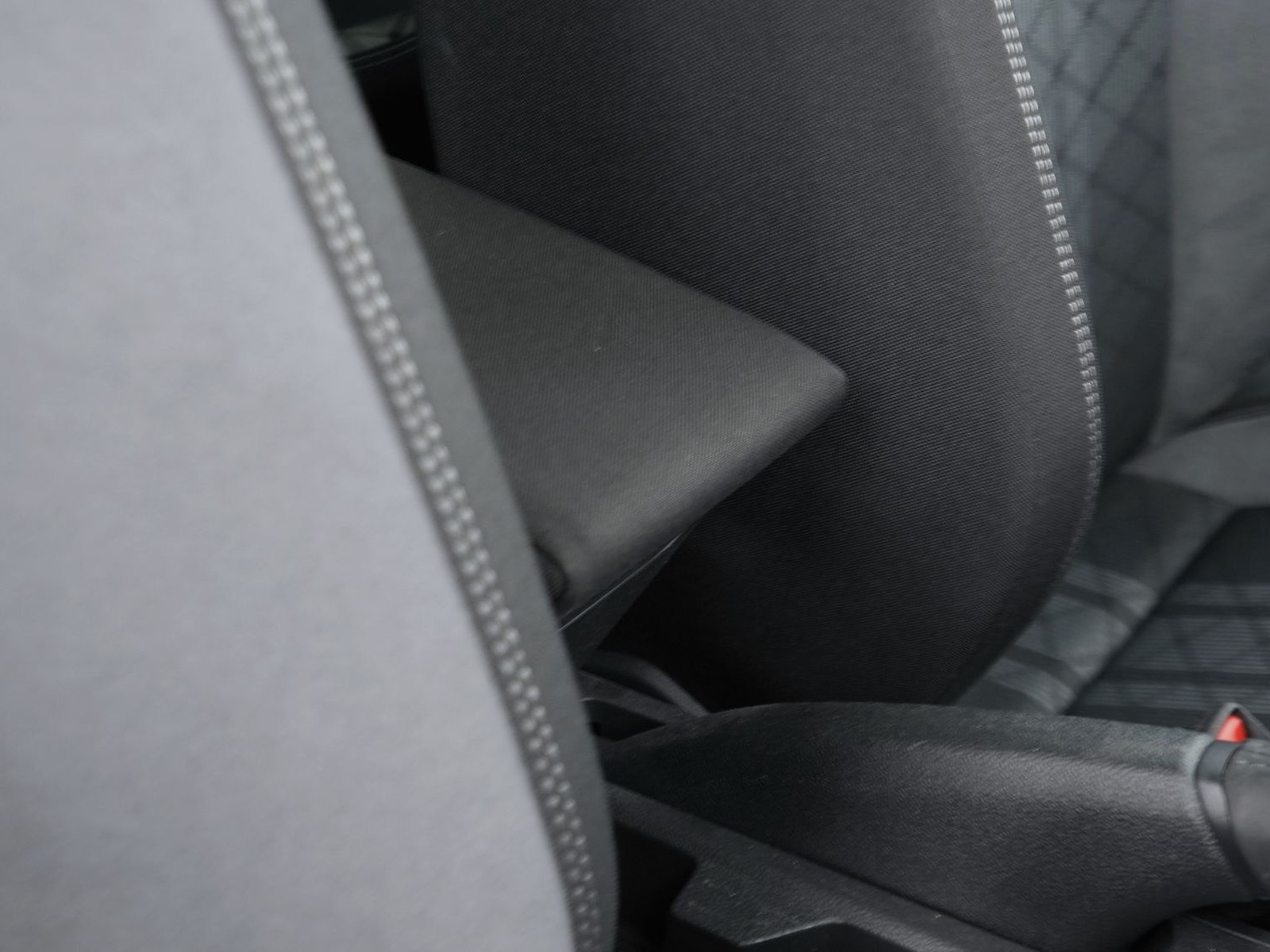 18 - Volkswagen Taigo 1.0 tsi 115cv r-line dsg