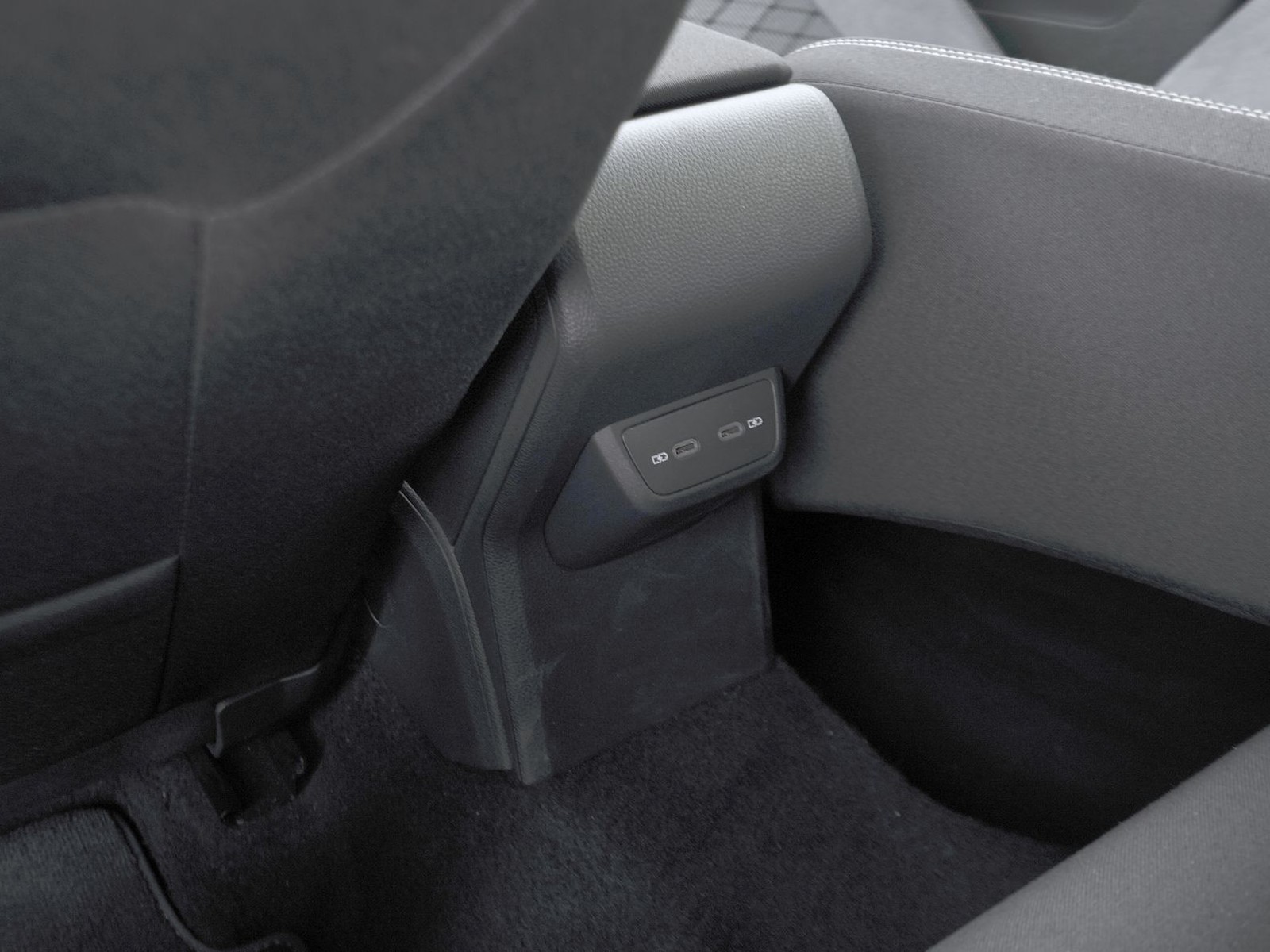 30 - Volkswagen Taigo 1.0 tsi 115cv r-line dsg