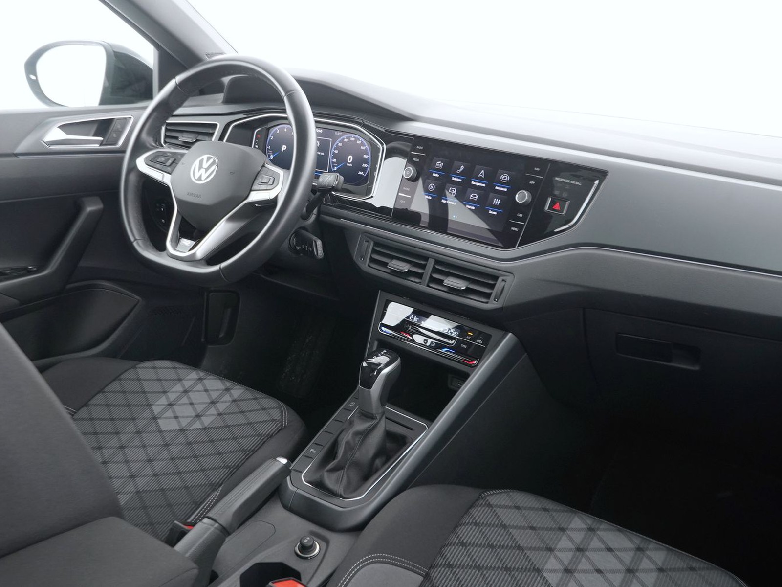 6 - Volkswagen Taigo 1.0 tsi 115cv r-line dsg