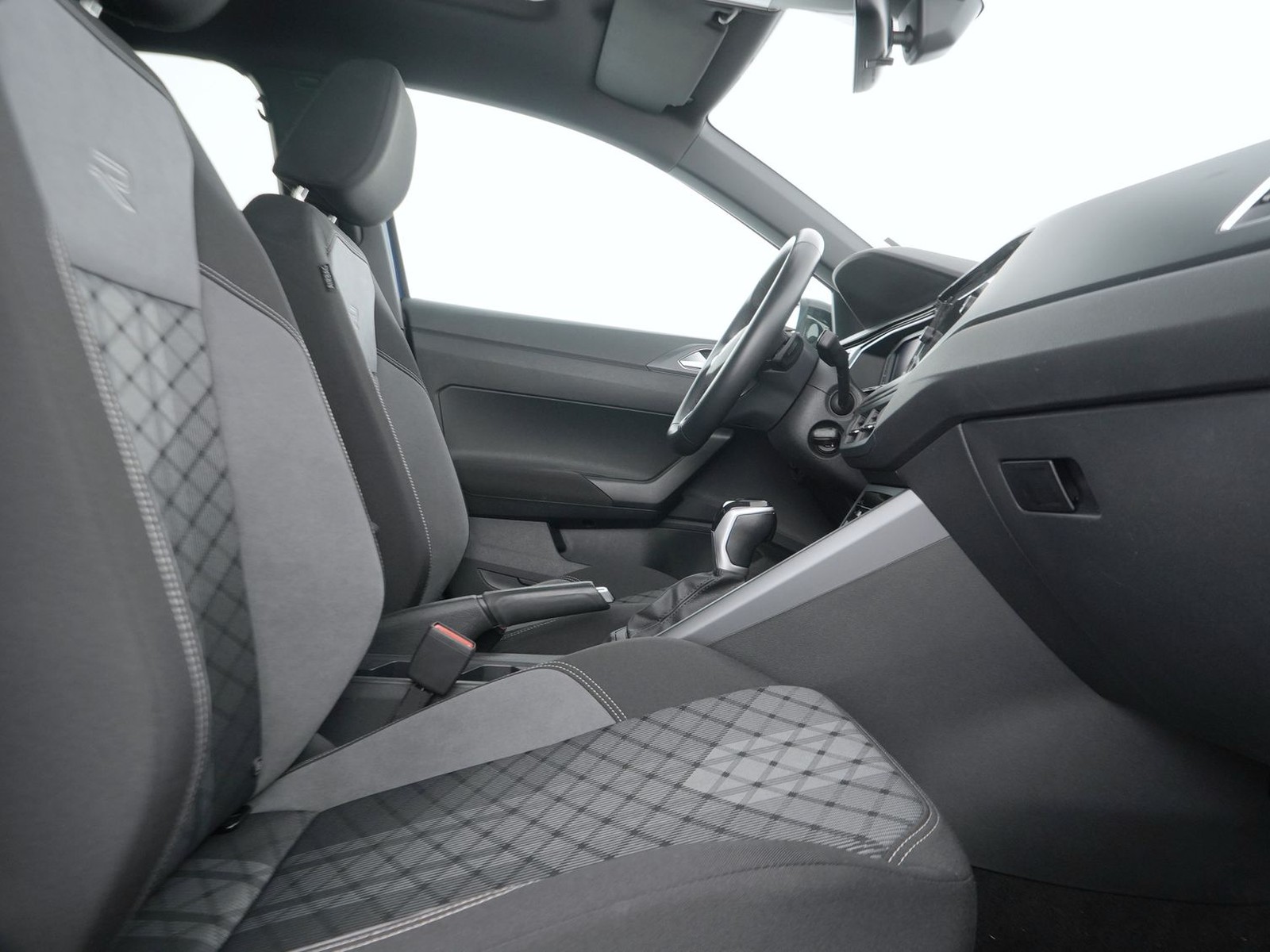 8 - Volkswagen Taigo 1.0 tsi 115cv r-line dsg