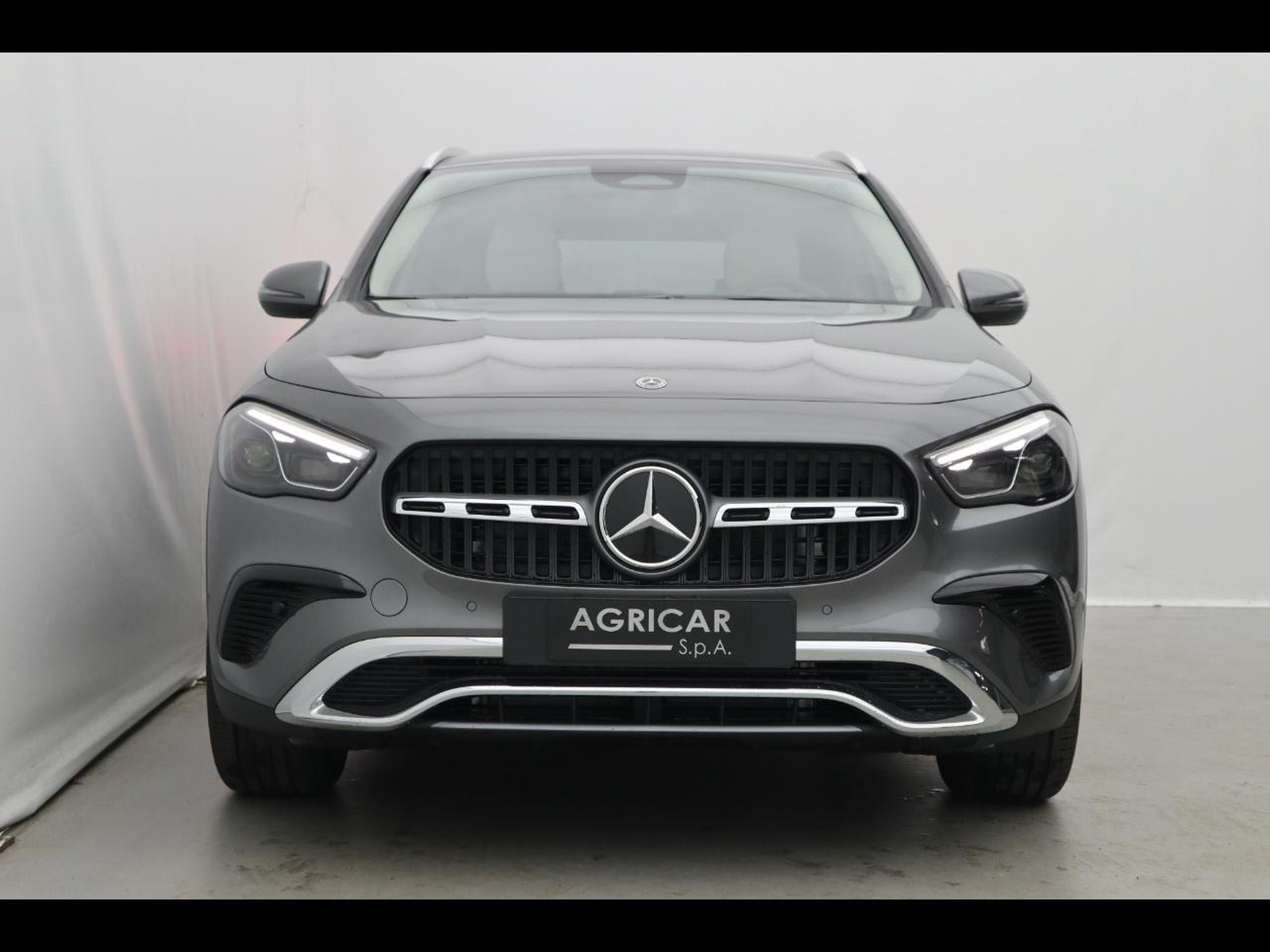 2 - Mercedes GLA 180 d progressive advanced 8g-dct