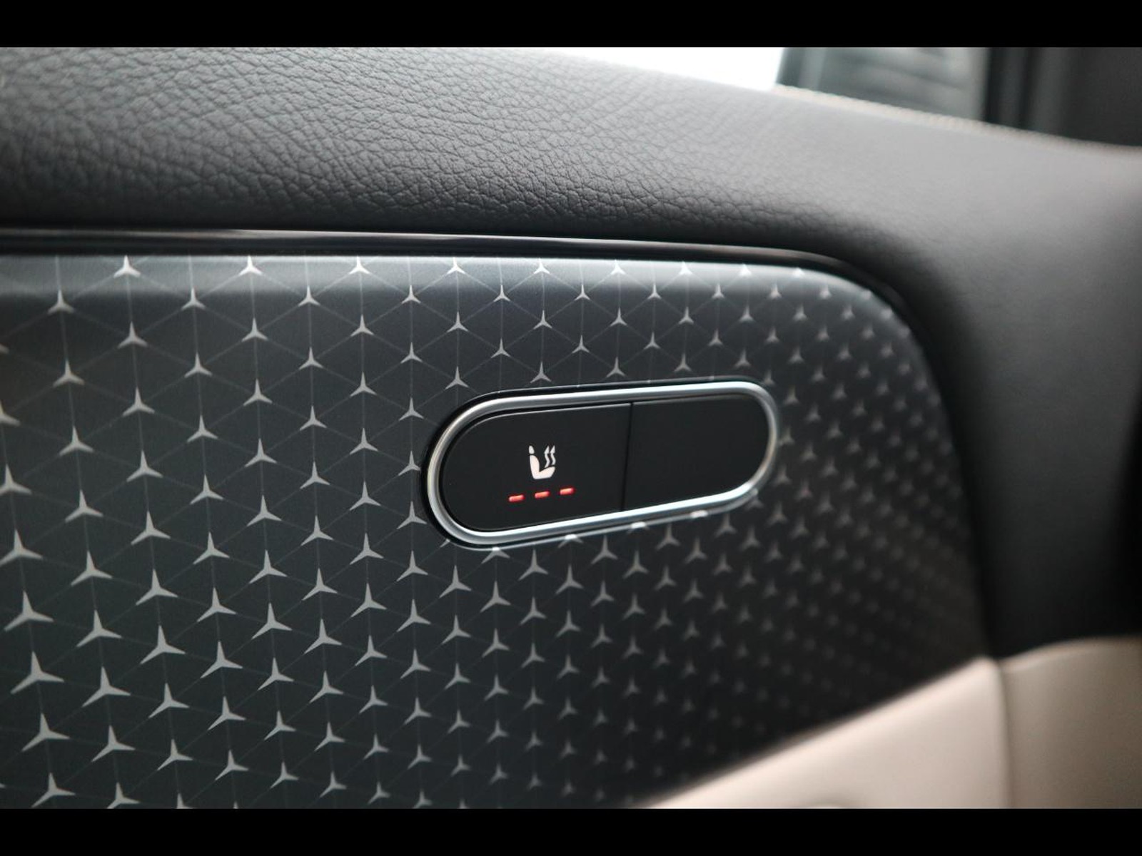 15 - Mercedes GLA 180 d progressive advanced 8g-dct