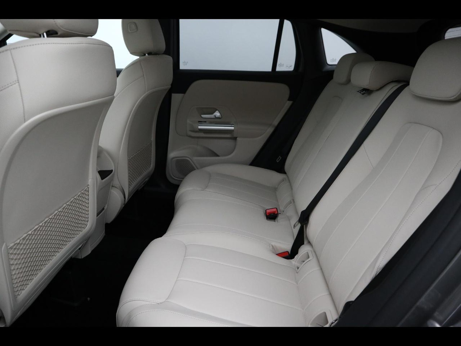 8 - Mercedes GLA 180 d progressive advanced 8g-dct