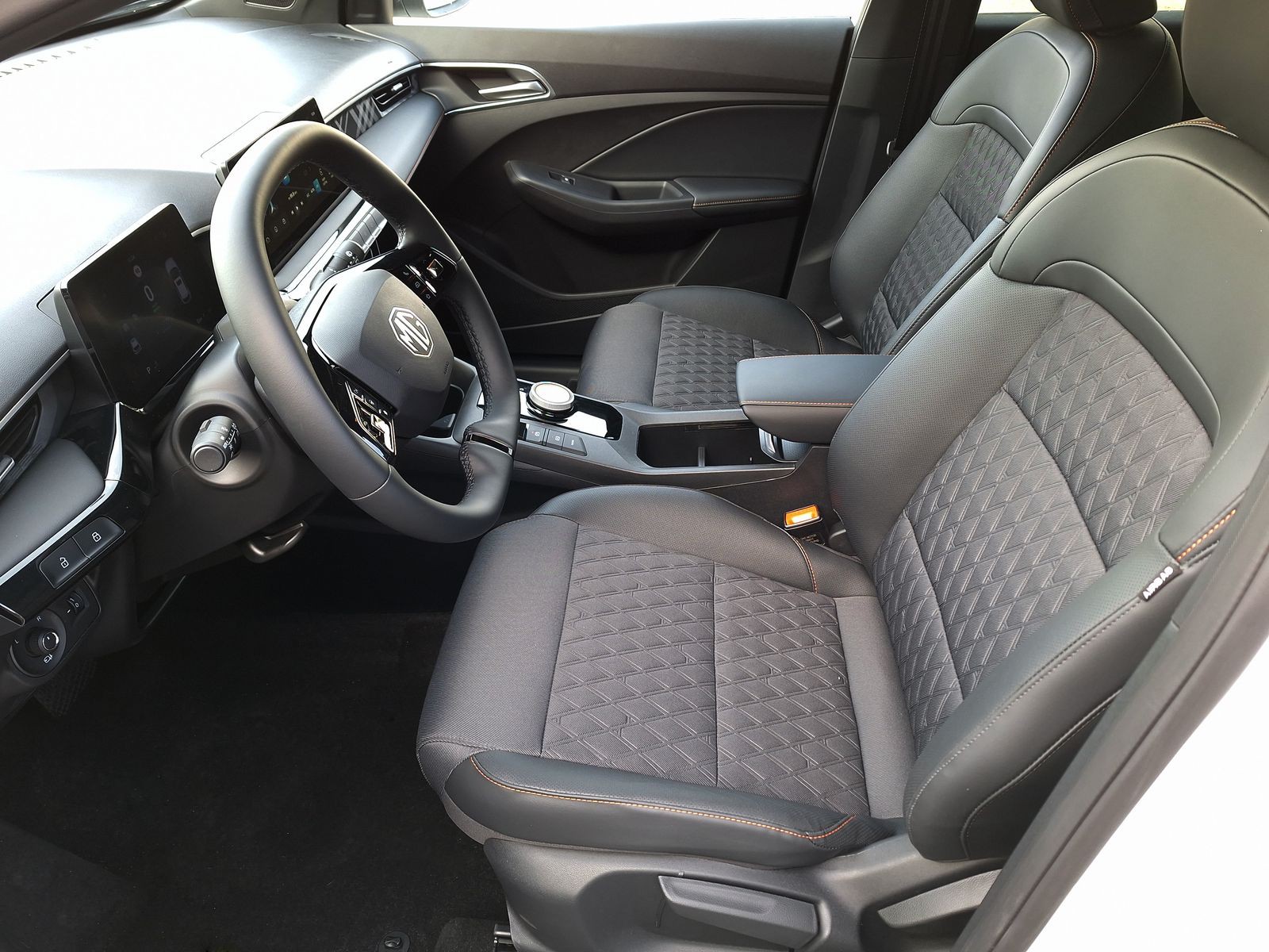 11 - Mg MG3 1.5 hybrid+ luxury