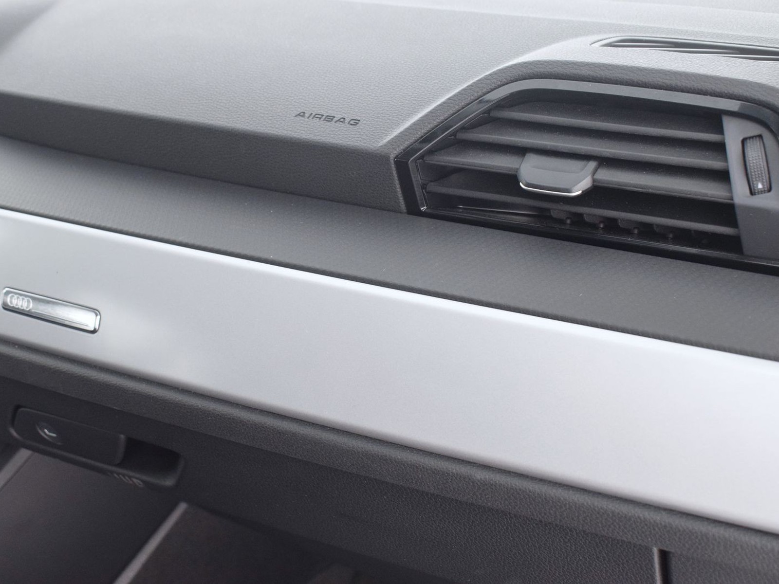 18 - Audi Q3 35 2.0 tdi business advanced s tronic