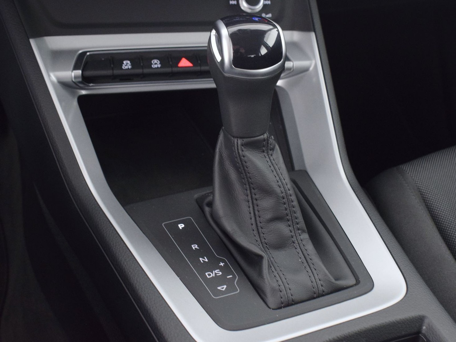 22 - Audi Q3 35 2.0 tdi business advanced s tronic